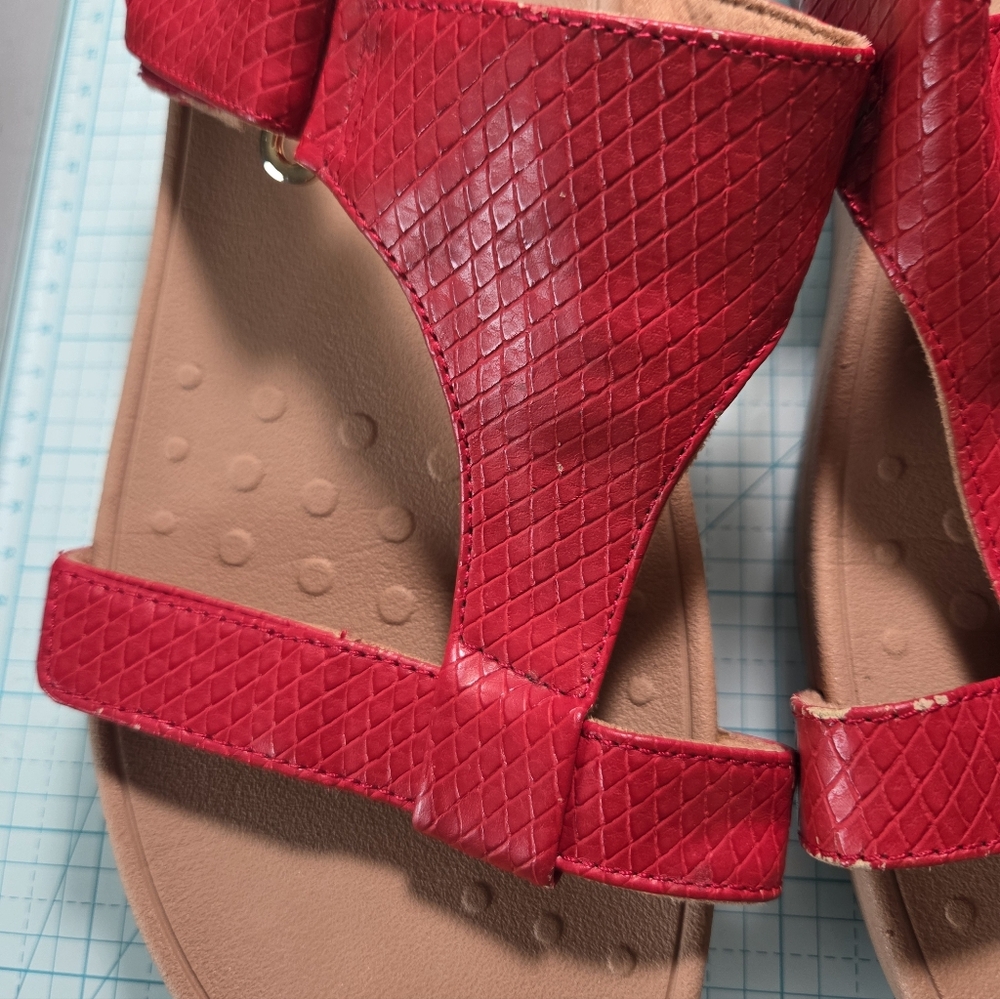 Vionic Size 10 Red Wedge Sandals - Picture 15 of 16